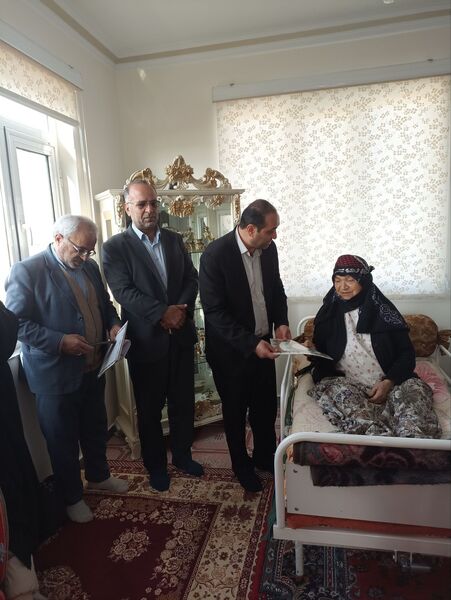 تجلیل پیشتازان از مادران شهدا به‌مناسبت هفته قرآن، عترت و نماز در خداآفرین