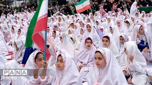 حضور معاون پرورشی وزارت آموزش و پرورش در جمع فرشتگان نمازگزار