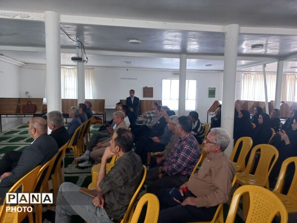 کارگاه آموزش خانواده در دبیرستان نمونه آیت‌الله خامنه‌ای