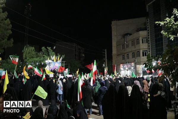 لبخند معنویت در کنار چادر پاکی