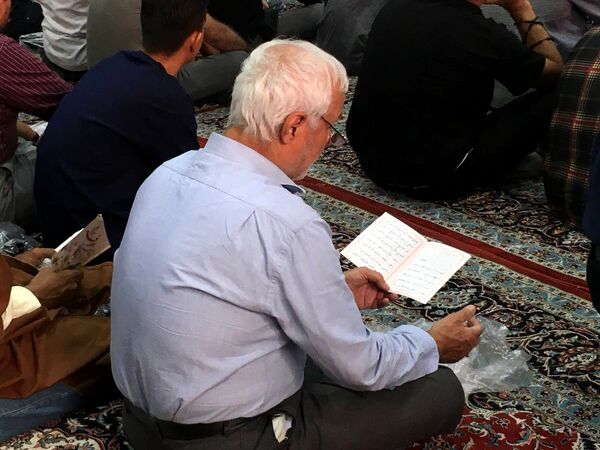 برپایی مراسم دعای عرفه در گلستان شهدای اصفهان