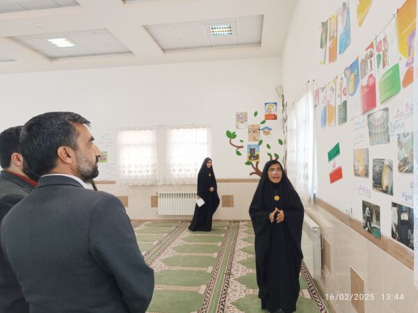 بازدید مسئول اتحادیه انجمن اسلامی یزد از دبیرستان دخترانه شهید زینلی بهاباد