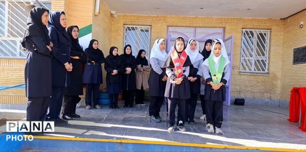 تقدیراز مربی پرورشی مدرسه فاطمه الزهرا(س) در هفته امور تربیتی