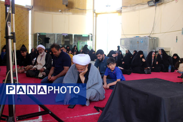 زمزمه عاشقانه دعای عرفه در یادمان 14 شهید گمنام کوه خضر نبی(ع)