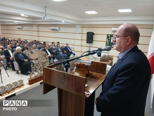 بزرگداشت هفته مقام معلم با تجلیل از ۳۰ معلم نمونه و ۶۰ فرهنگی بازنشسته در لنگرود