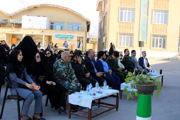مراسم گرامیداشت هفته دفاع مقدس در هنرستان فاطمه‌الزهرا(س) گچساران