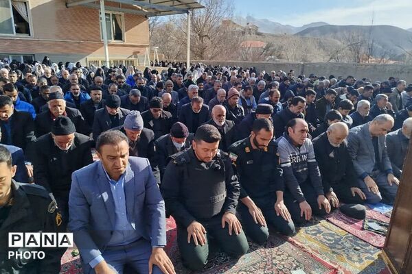 اقامه نماز باشکوه عید سعید فطر در شهرستان فیروزکوه