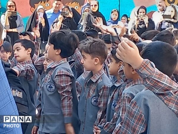 جشن شکوفه ها در دبستان دکتر شهریاری ناحیه ۶
