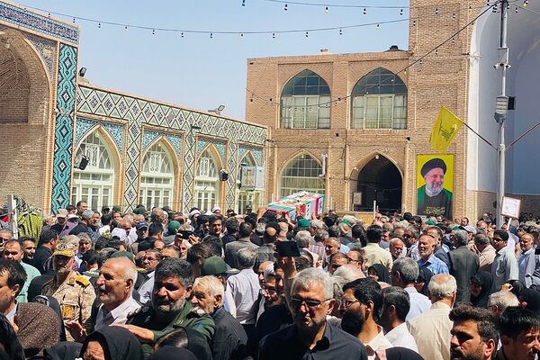 تشییع و وداع با پیکر مطهر زوج شهید سبزواری
