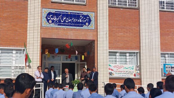 مدرسه نمونه مرحوم طاووسی خلیل آباد رنگ و بوی ریاضی گرفت