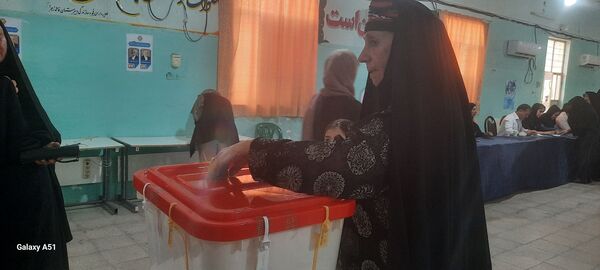 حضور گسترده مردم شهرستان دهلران در دور دوم انتخابات‌ ریاست‌جمهوری