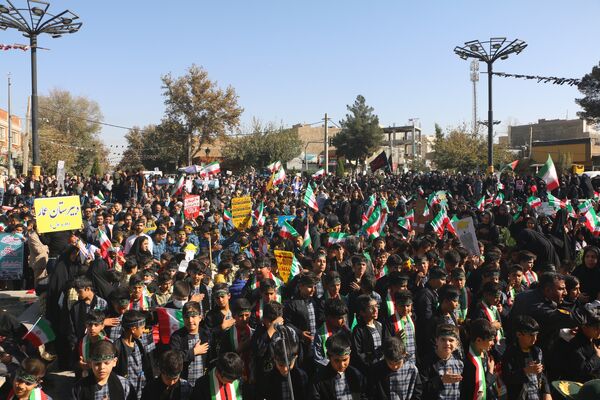 فریاد استکبار ستیزی از ورامین طنین انداز شد