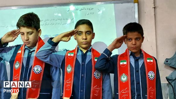آشنایی دانش‌آموزان دبستان شهید رئیسی قم با مهارت‌های تشکیلاتی پیشتازان