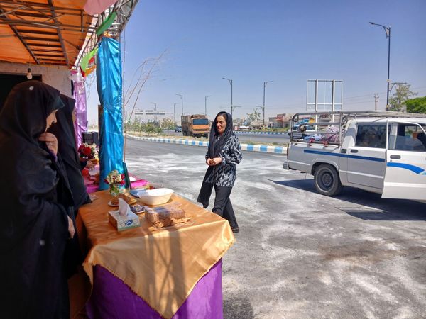 همکاری دانش آموزان خادمیار دبستان ضحی۲ با چایخانه دانش آموزی حضرت رضا(ع) شیروان