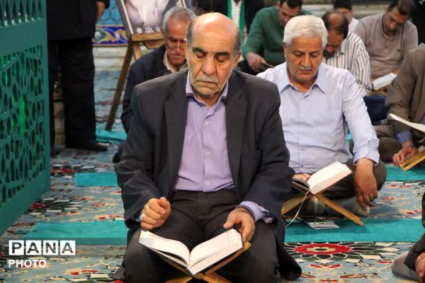 محفل جزء خوانی قرآن در امامزاده سید جعفر محمد یزد