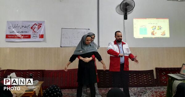  دوره‌های آموزشی کمک‌های اولیه در مجتمع مسکونی عقاب شهرک ناز فردیس