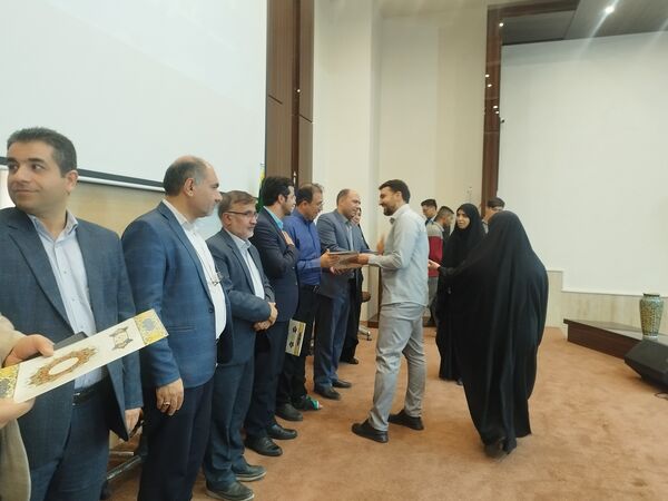 تجلیل از اصحاب رسانه توسط فرماندار و شهرداری‌های برخوار در سالن فرمانداری برخوار 