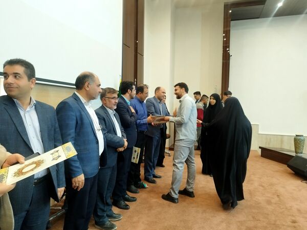 تجلیل از اصحاب رسانه توسط فرماندار و شهرداری‌های برخوار در سالن فرمانداری برخوار 