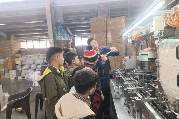 علم در صحنه عمل؛ گردش علمی دانش‌آموزان باقرالعلوم در کارخانه کیان صفا