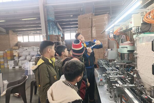 علم در صحنه عمل؛ گردش علمی دانش‌آموزان باقرالعلوم در کارخانه کیان صفا