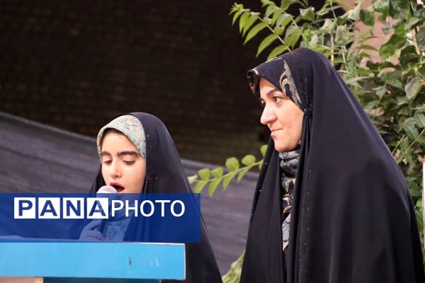 «محفل شهریور شعر» با حضور دانش‌آموزان یزدی