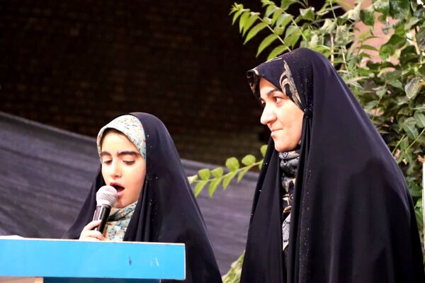 «محفل شهریور شعر» با حضور دانش‌آموزان یزدی