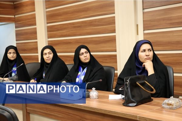 نشست مشاور وزیر با مدرسان سازمان دانش‌آموزی استان خراسان رضوی