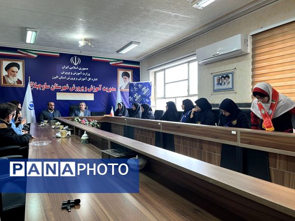 نشست خبری رئیس آموزش و پرورش شاوجبلاغ با خبرنگاران پانا 