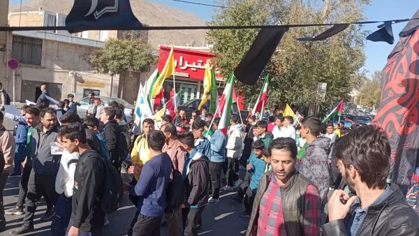 راهپیمایی بزرگ ۱۳ آبان در شازند؛ حضور گسترده مردم و دانش‌آموزان در حمایت از آرمان‌های انقلاب