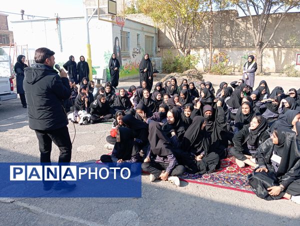 بزرگداشت هفته بسیج در دبیرستان حاج تقی نجفی نیشابور 