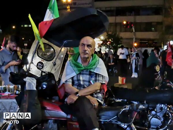 میدان انقلاب؛ جغرافیای همدلی در سایه سار نام میهن
