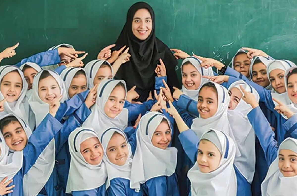 بزرگداشت مقام معلم در قاب تلویزیون
