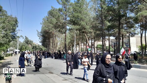 عاشقان حسینی ( ع) به یاد پیاده روی اربعین در نیشابور پیاده روی کردند-۳