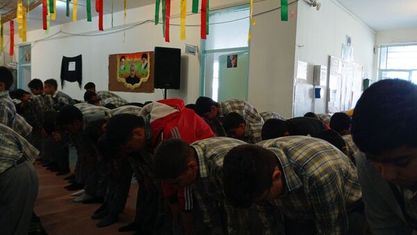 میزبانی دبیرستان نمونه دولتی شهید حاج قاسم سلیمانی شهرستان بن از شهید گمنام