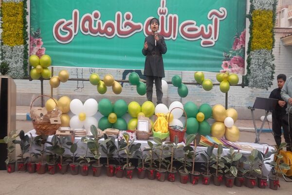 طنین شادی نیمه شعبان در مدرسه آیت الله خامنه ای پیشوا؛ تجلیل از مقام معلم و اجرای برنامه های شاد
