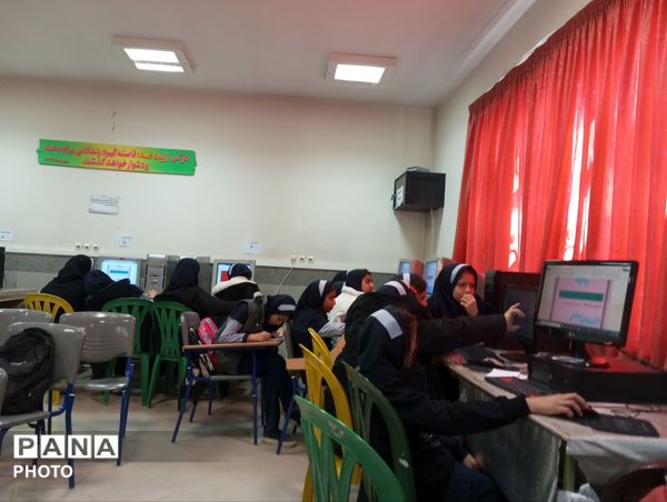 کلاس کامپیوتر ویژه دانش آموزان مدرسه ناهید نخودی 
