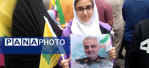 دانش‌آموزان شهرستان دره شهر در روز دانش‌آموز، شعارهای ضد استکباری سر دادند