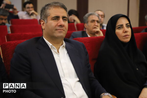 نشست صمیمی مدیرکل آموزش و پرورش تهران با مدیران مدارس منطقه ۱۳