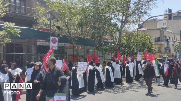 وداع پرشور و تاریخی امت با پیکر پاک رهبر شهید در میدان انقلاب تهران