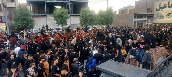 استقبال عزاداران حسینی از کاروان نمادین اسرای کربلا در قم