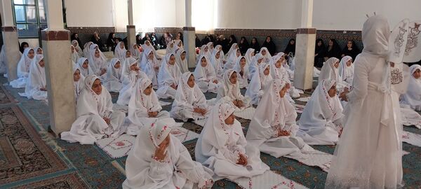مراسم جشن تکلیف دختران دانش‌آموزی در گرماب