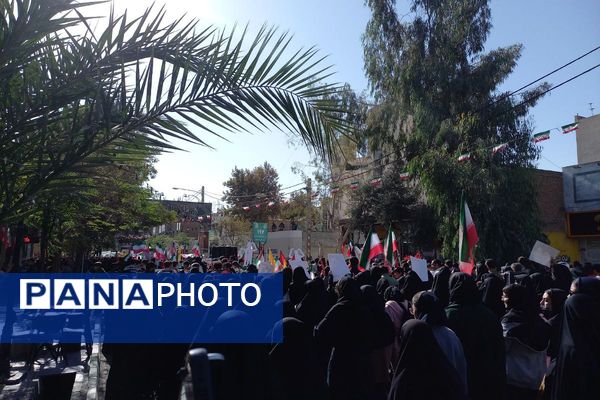 خروش هزاران دانش آموز ورامینی در ۱۳ آبان