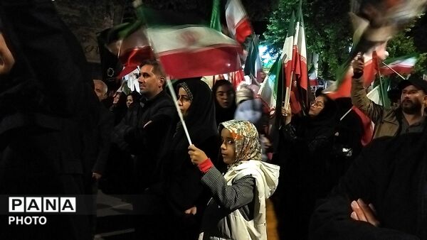 دختران نیشابوری در صف اول تجمعات-۲
