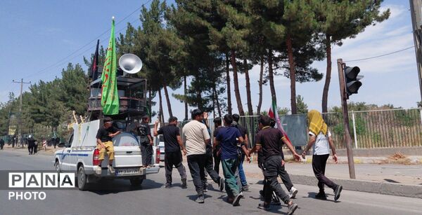 کاروان‌های پیاده در مسیر مشهدالرضا، قلب‌ها سوی حرم پر می‌کشد 