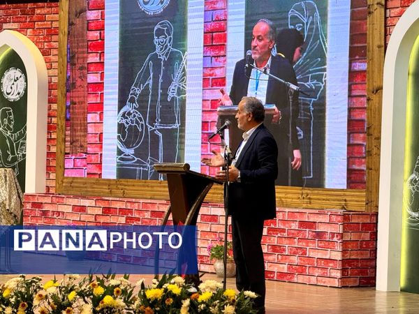 آیین اختتامیه اولین همایش مدار معلمی در آمل