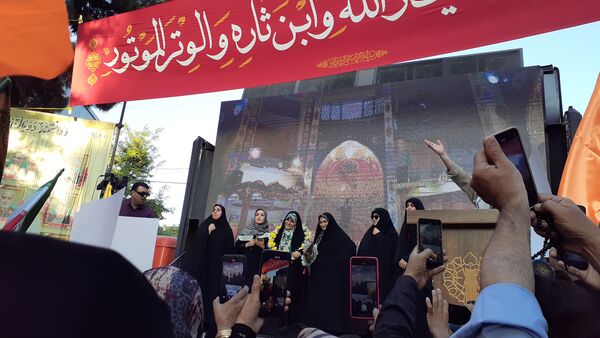 جلوه‌هایی از اجتماع مردم بجنورد در تجلیل از بانوی شجاع رسانه ملی