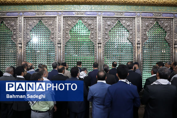 تجدید میثاق وزیر آموزش و پرورش و جمعی از معلمان با آرمان‌های امام خمینی(ره)