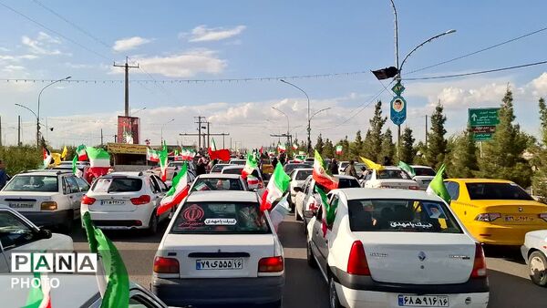 جلوه‌هایی از حرکت کاروان خودرویی بیعت با رهبر انقلاب در شهر کهک