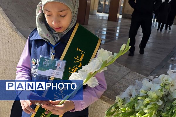 آیین گلباران مزار شهدا با حضور مسئولان شهرستان رباط‌کریم