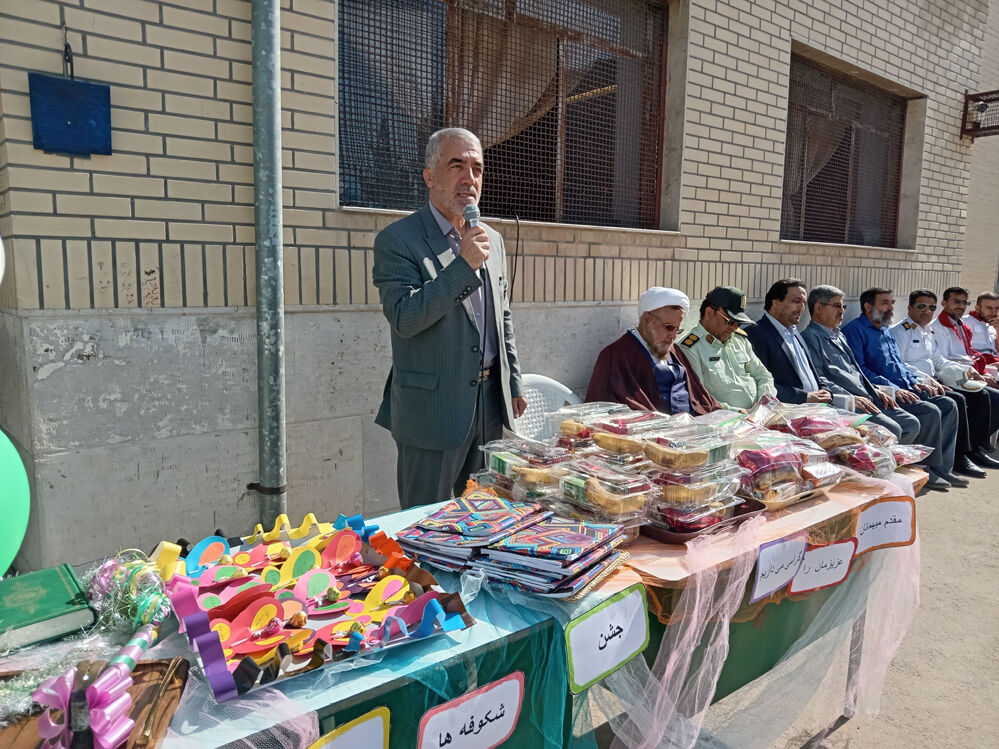 حضور مسئولان شهرستان جعفرآباد قم در دبستان حضرت زینب(س)
